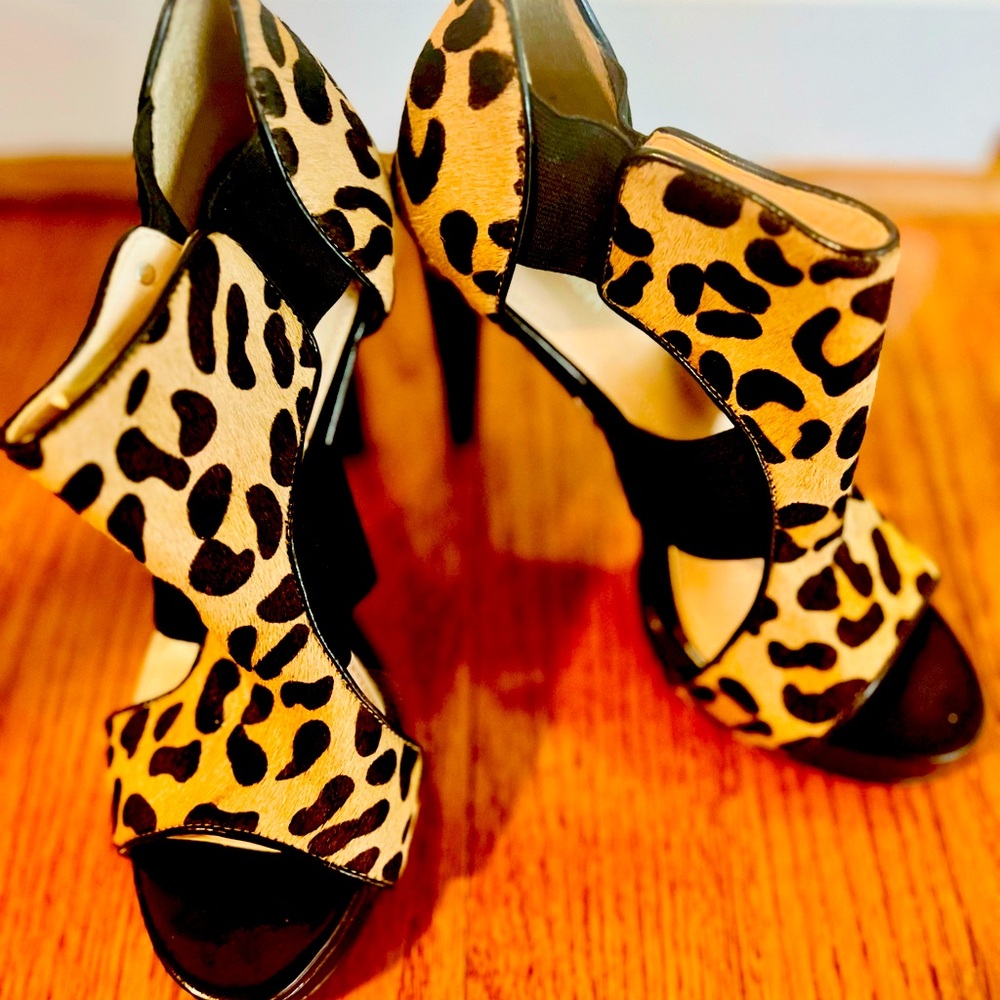 Never worn,sexy leopard print on short calf hide. Heels.